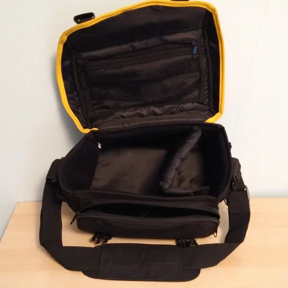 SOLD Nikon Camera Bag Padded Black - Picture 4 of 10
